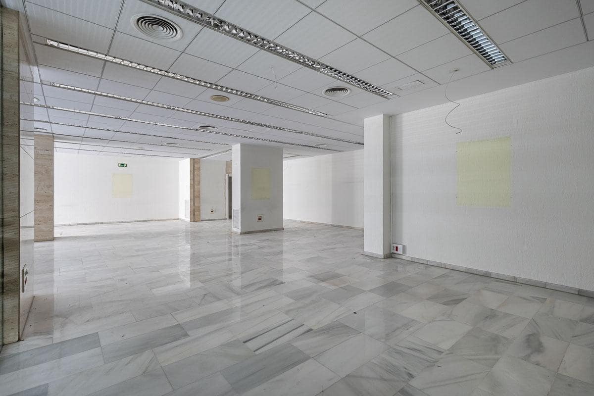 Erhverv til salg i Granada by - € 380.000 (Ref: 9599743)