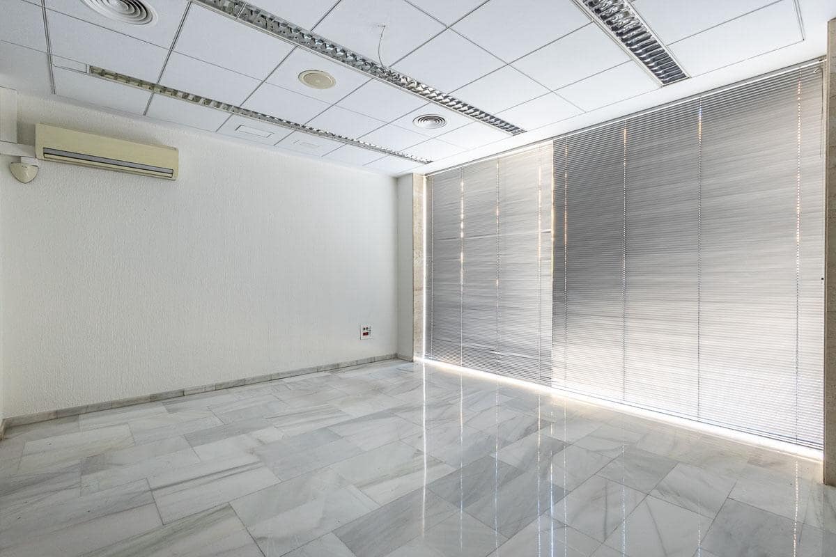 Erhverv til salg i Granada by - € 380.000 (Ref: 9599743)