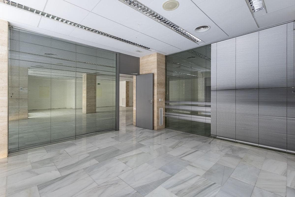 Erhverv til salg i Granada by - € 380.000 (Ref: 9599743)