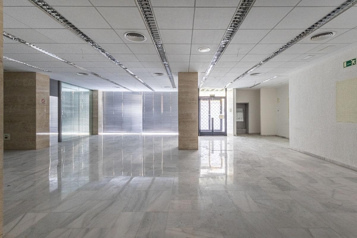 Erhverv til salg i Granada by - € 380.000 (Ref: 9599743)