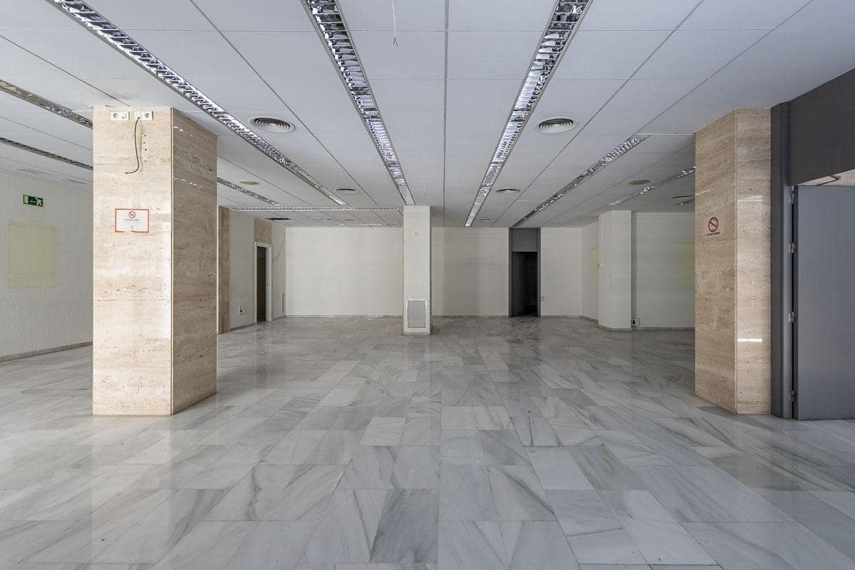 Erhverv til salg i Granada by - € 380.000 (Ref: 9599743)