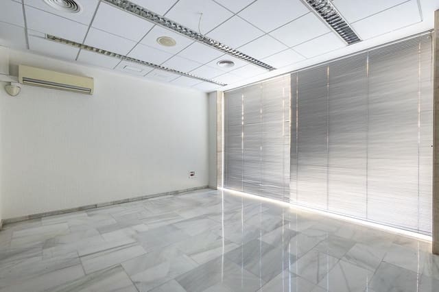 Erhverv til salg i Granada by - € 380.000 (Ref: 9599743)