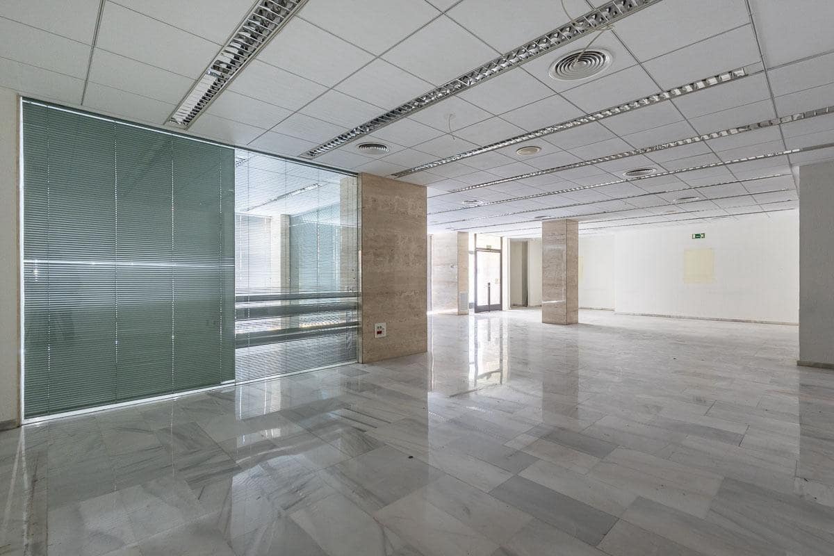 Erhverv til salg i Granada by - € 380.000 (Ref: 9599743)