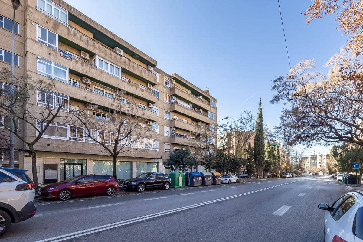 Erhverv til salg i Granada by - € 380.000 (Ref: 9599743)