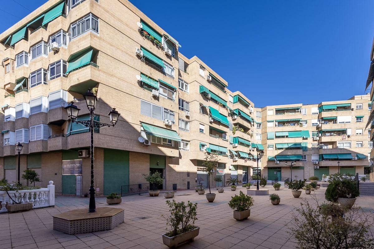 Erhverv til salg i Granada by - € 380.000 (Ref: 9599743)