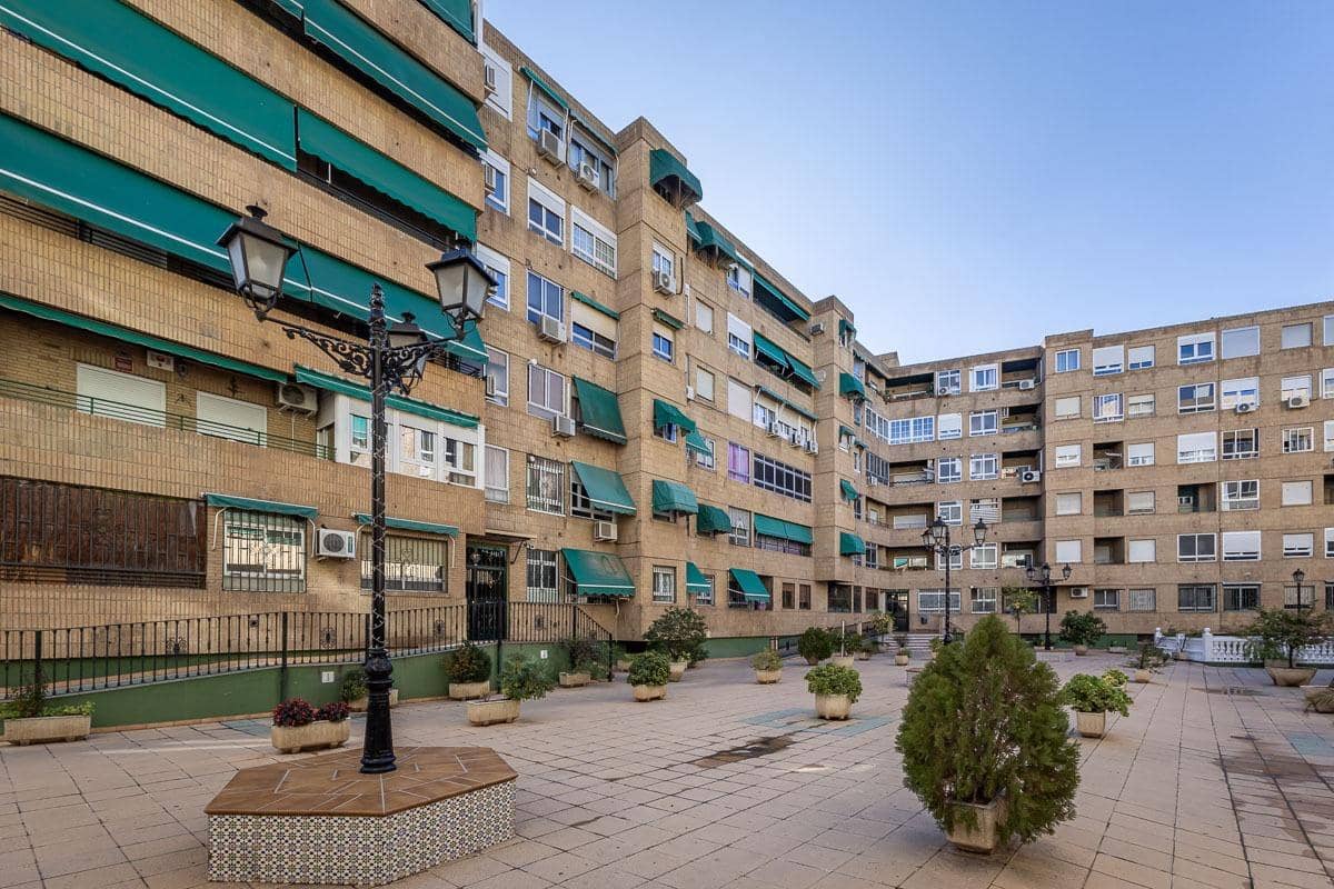 Erhverv til salg i Granada by - € 380.000 (Ref: 9599743)