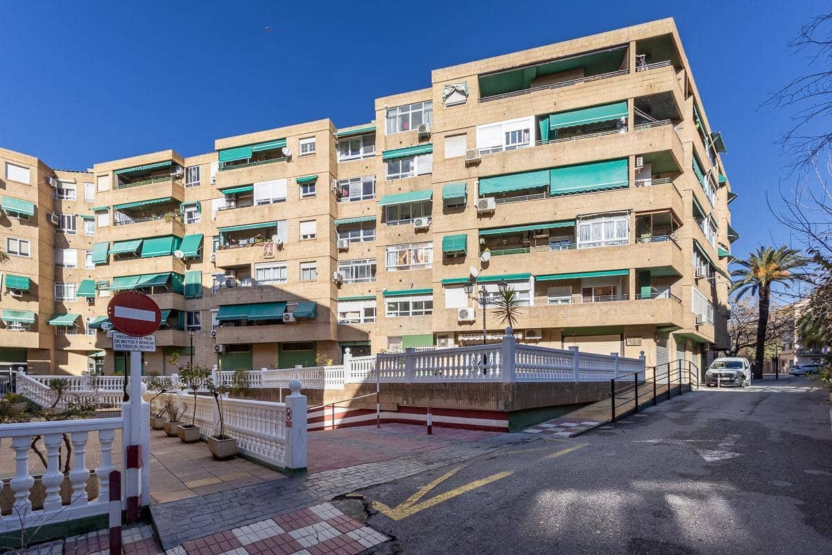 Erhverv til salg i Granada by - € 380.000 (Ref: 9599743)