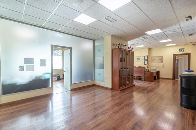 Erhverv til salg i Zaidin, Granada by - € 320.000 (Ref: 9599744)