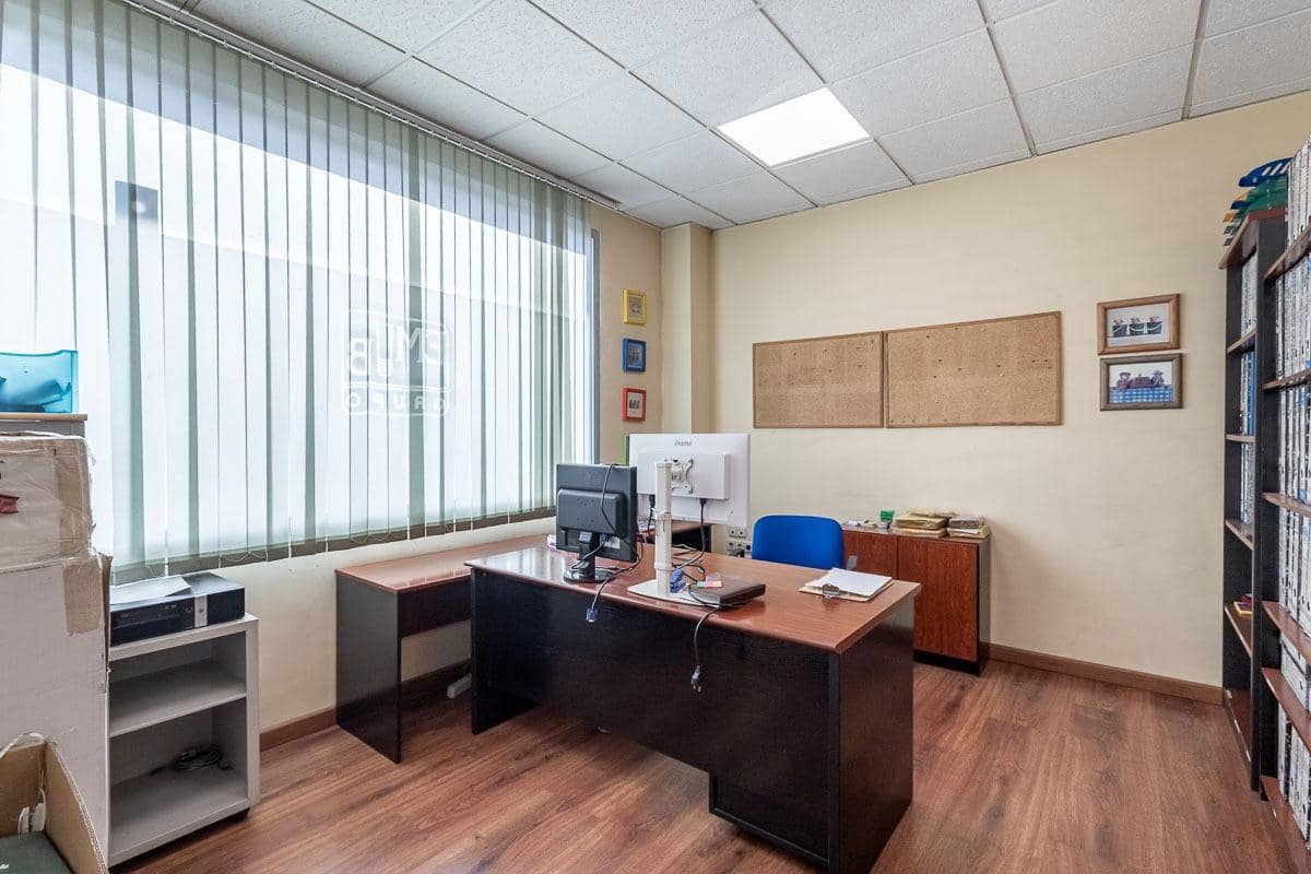 Erhverv til salg i Granada by - € 320.000 (Ref: 9599744)