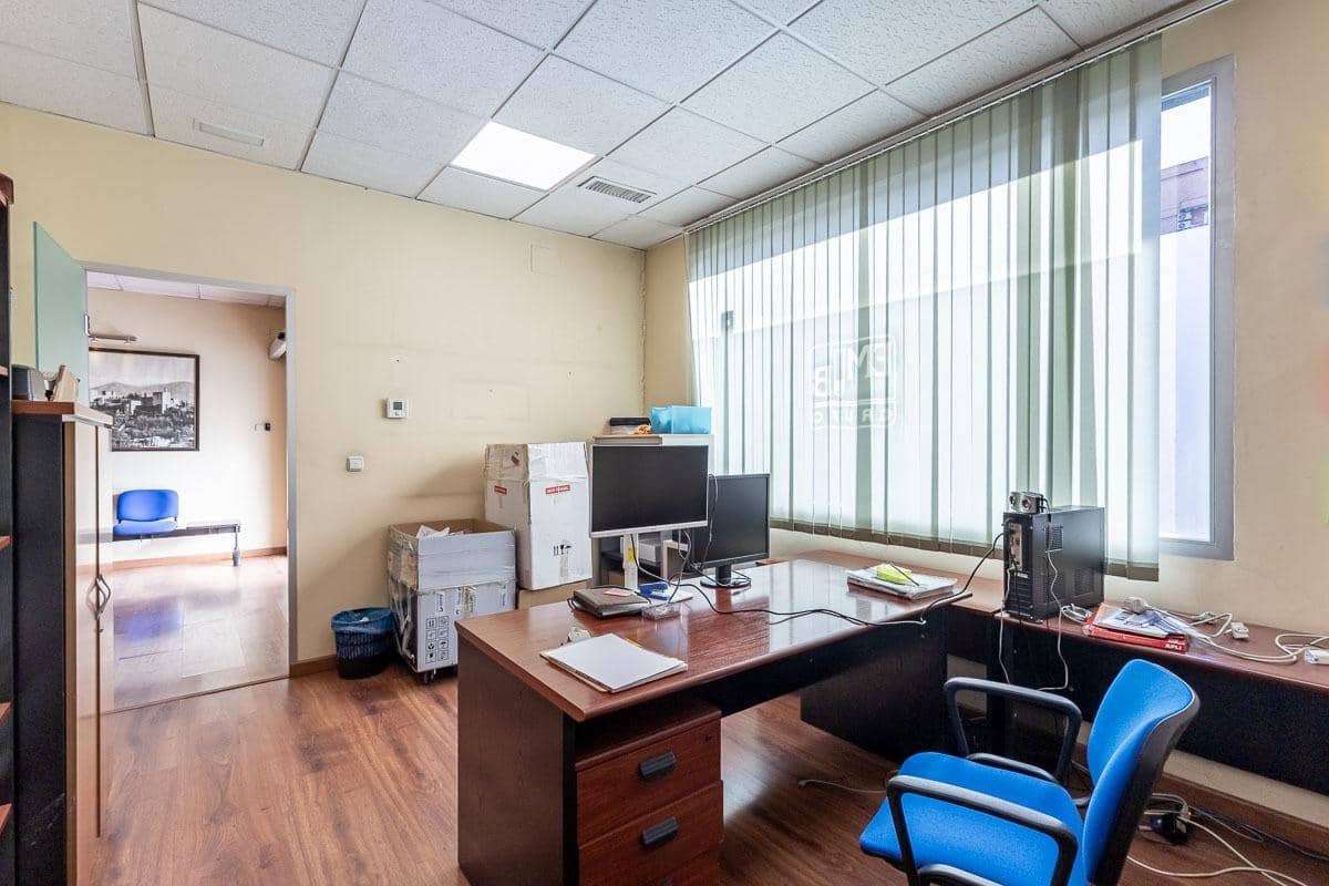 Erhverv til salg i Granada by - € 320.000 (Ref: 9599744)