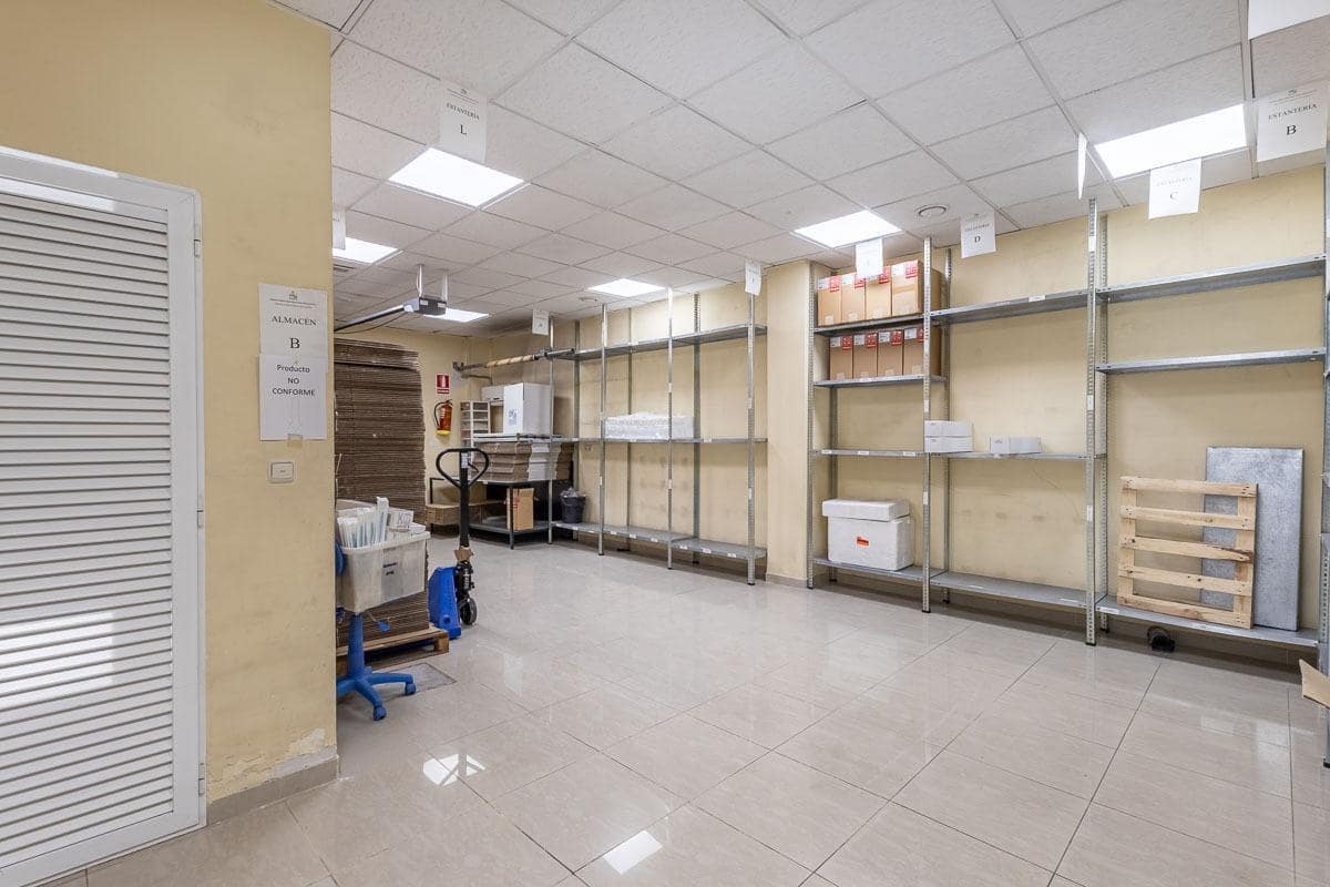 Erhverv til salg i Granada by - € 320.000 (Ref: 9599744)