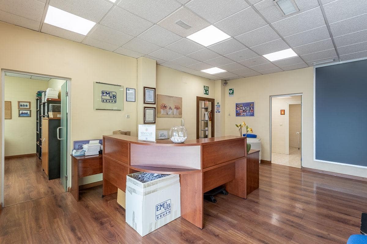 Erhverv til salg i Granada by - € 320.000 (Ref: 9599744)