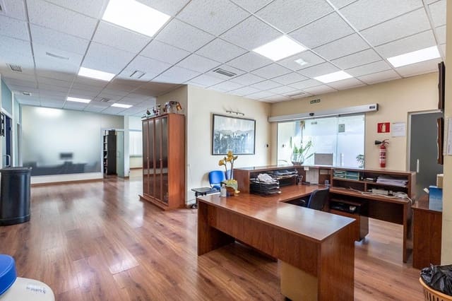 Erhverv til salg i Zaidin, Granada by - € 320.000 (Ref: 9599744)