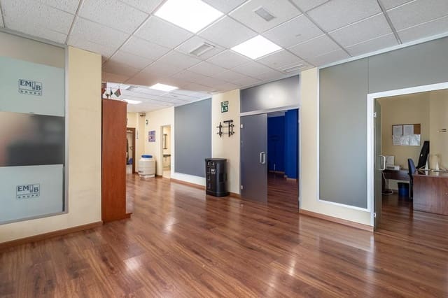 Erhverv til salg i Zaidin, Granada by - € 320.000 (Ref: 9599744)