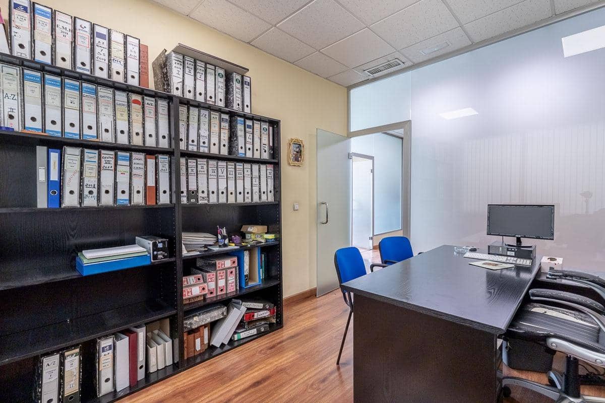 Erhverv til salg i Granada by - € 320.000 (Ref: 9599744)