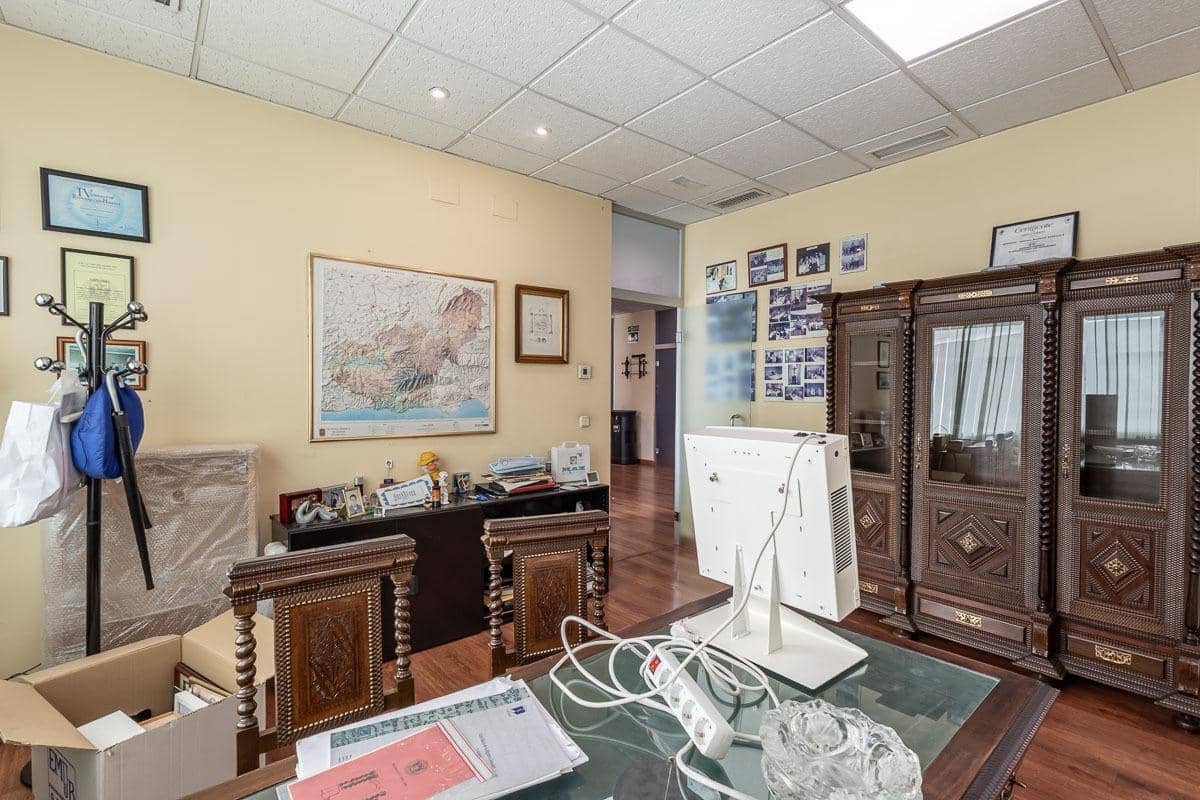 Erhverv til salg i Granada by - € 320.000 (Ref: 9599744)