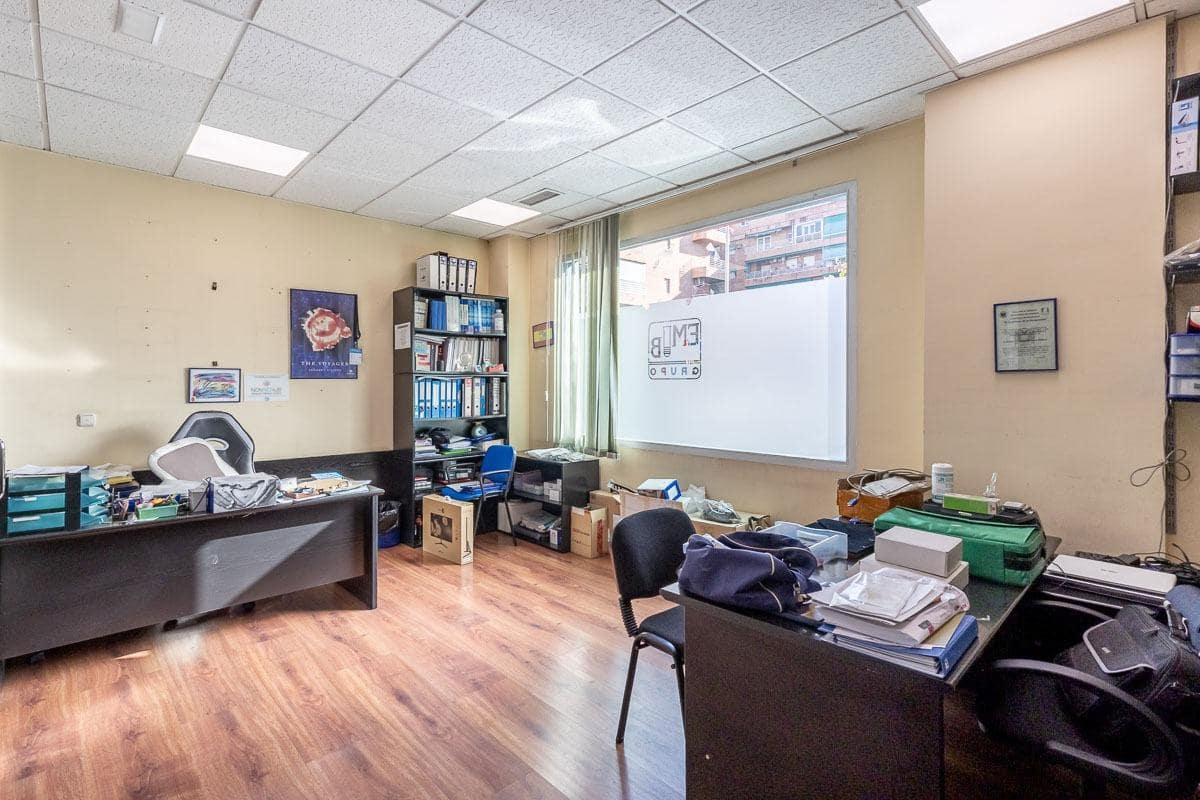 Erhverv til salg i Granada by - € 320.000 (Ref: 9599744)