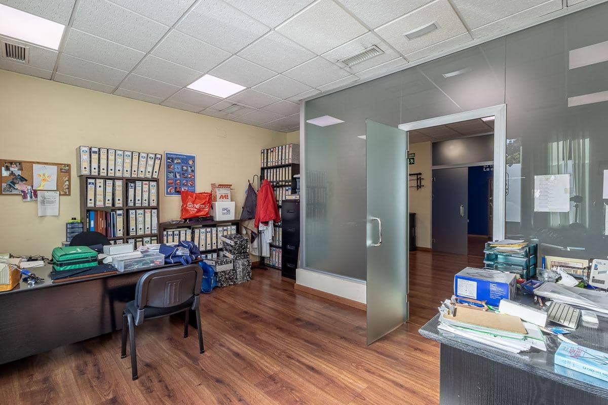 Erhverv til salg i Granada by - € 320.000 (Ref: 9599744)