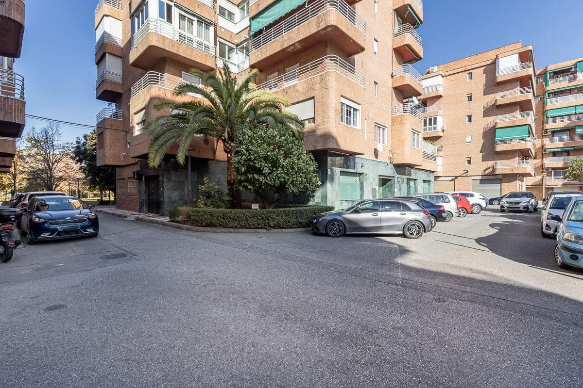 Erhverv til salg i Granada by - € 320.000 (Ref: 9599744)