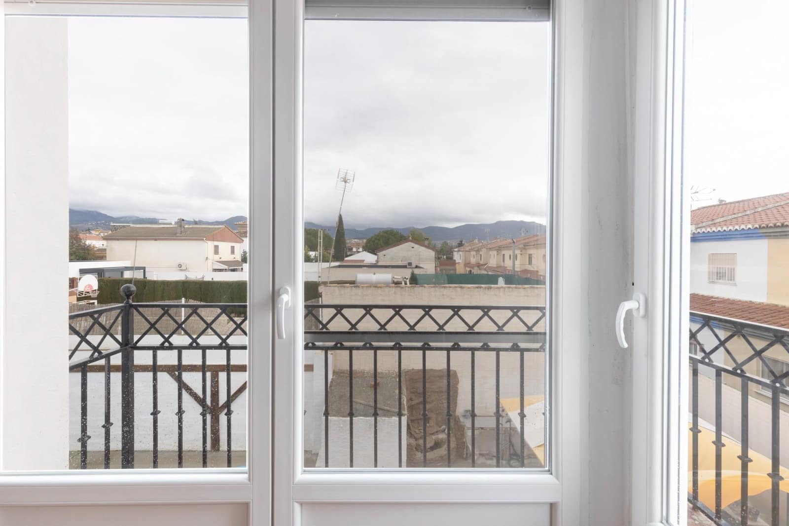 3 Zimmer Reihenhaus zu verkaufen in Ogijares mit Pool Garage - 275.000 € (Ref: 9599745)