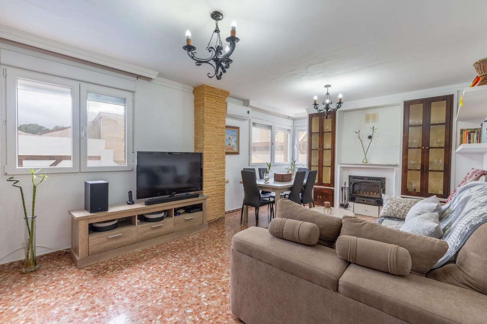 3 Zimmer Reihenhaus zu verkaufen in Ogijares mit Pool Garage - 275.000 € (Ref: 9599745)