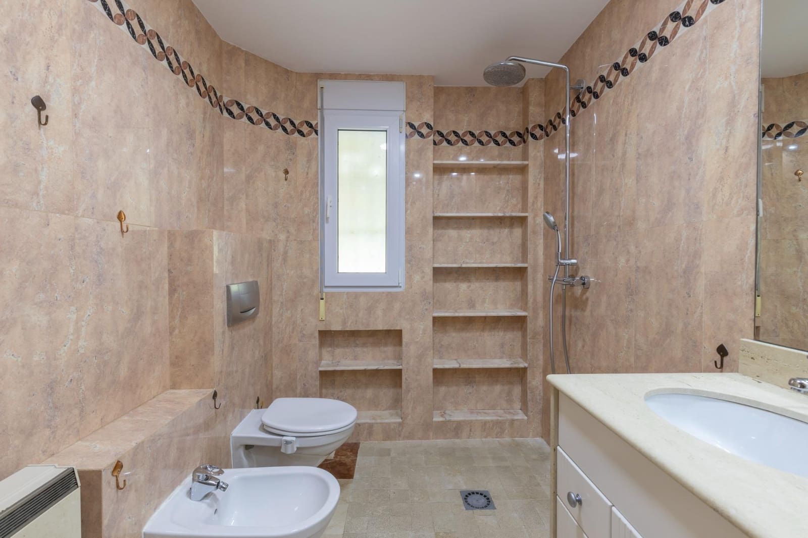 7 quarto Moradia para venda em Las Gabias com piscina garagem - 575 000 € (Ref: 9599751)