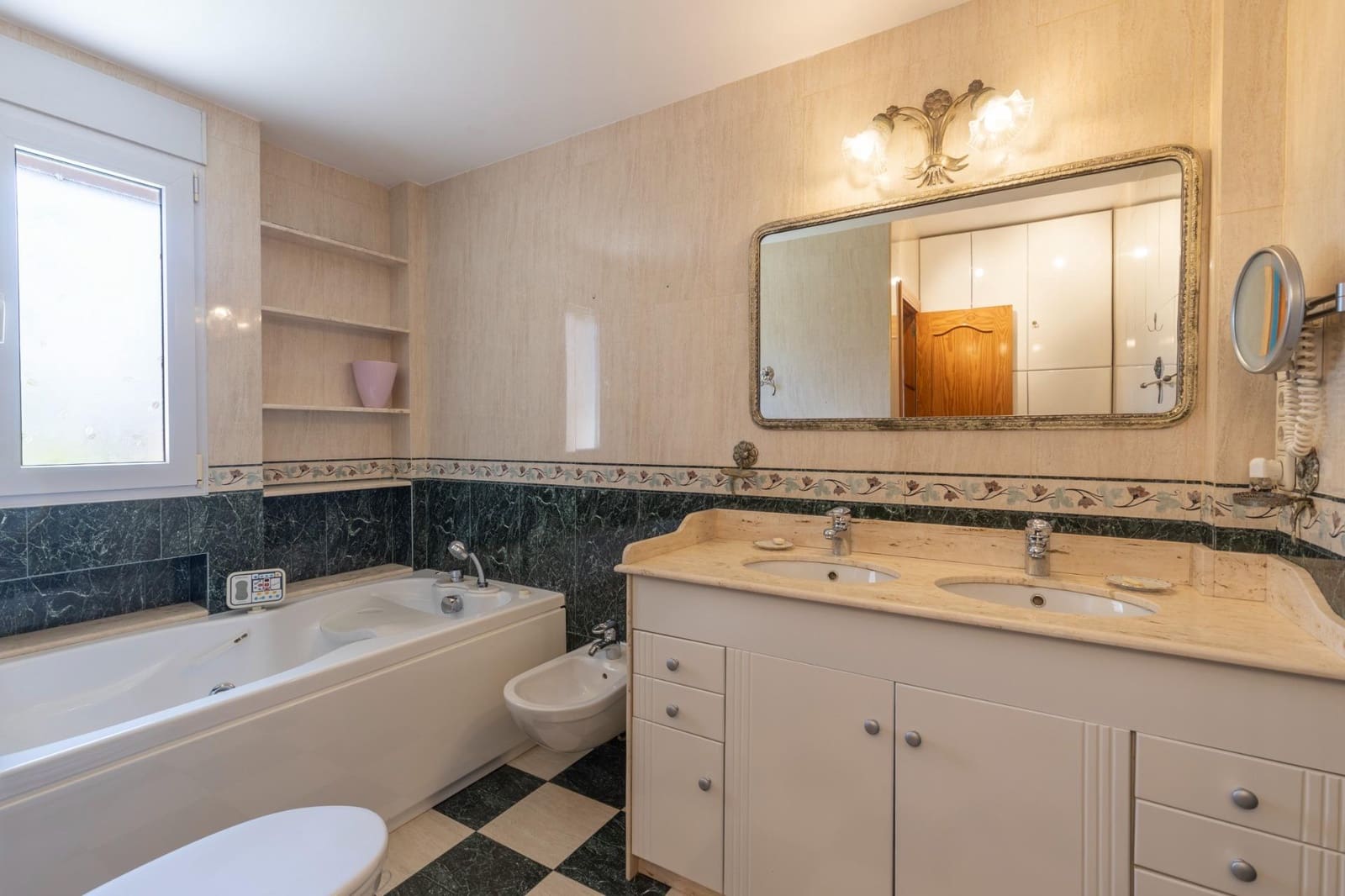 7 quarto Moradia para venda em Las Gabias com piscina garagem - 575 000 € (Ref: 9599751)