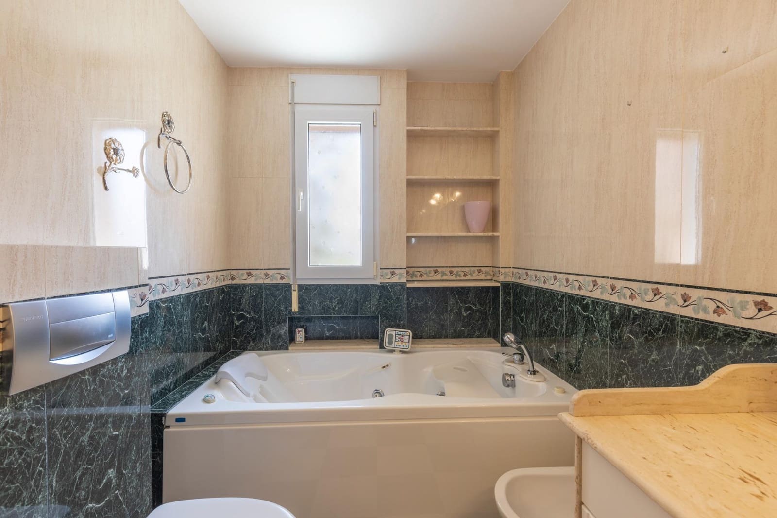 7 quarto Moradia para venda em Las Gabias com piscina garagem - 575 000 € (Ref: 9599751)