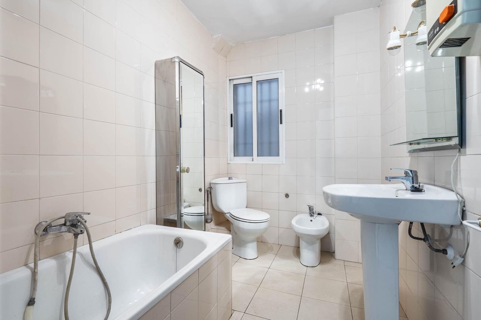 5 Zimmer Wohnung zu verkaufen in Granada Stadt - 295.000 € (Ref: 9605230)