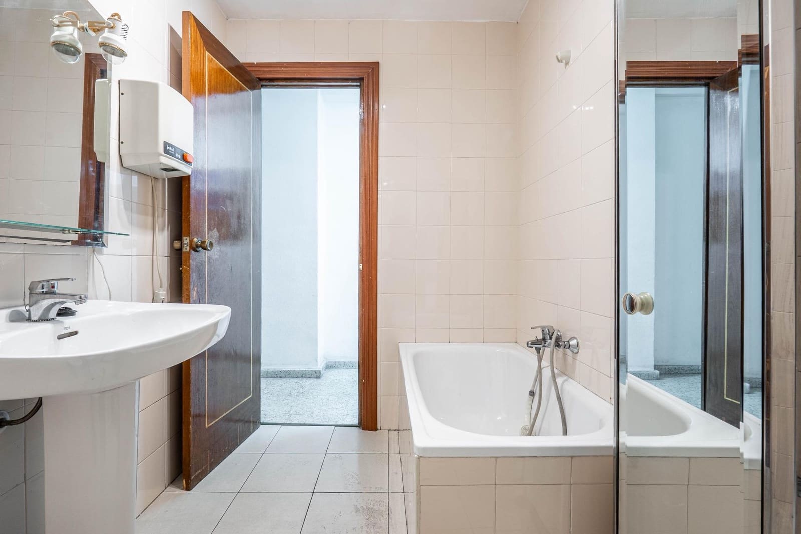 5 Zimmer Wohnung zu verkaufen in Granada Stadt - 295.000 € (Ref: 9605230)