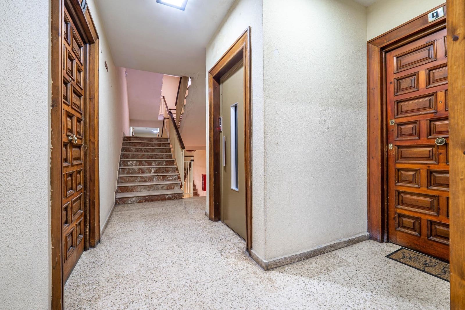 5 Zimmer Wohnung zu verkaufen in Granada Stadt - 295.000 € (Ref: 9605230)