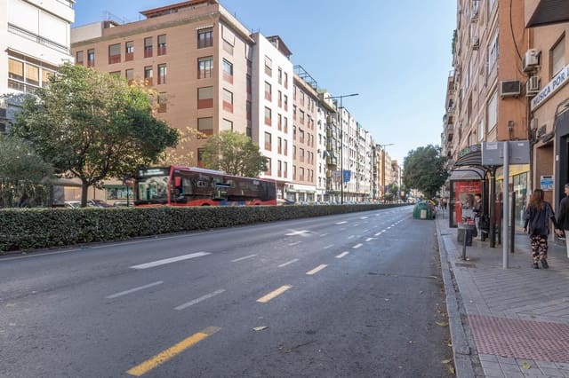 5 bedroom Flat for sale in Granada city - € 295,000 (Ref: 9605230)