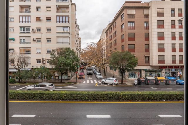 5 bedroom Flat for sale in Granada city - € 295,000 (Ref: 9605230)