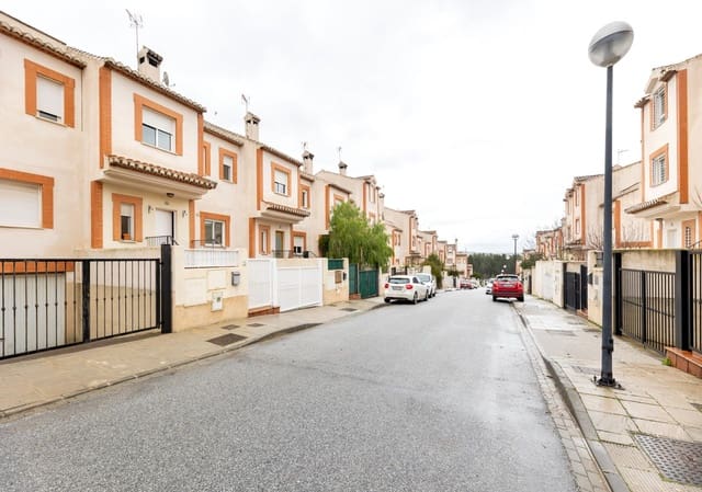 3 makuuhuone Rivitalo myytävänä paikassa Atarfe mukana uima-altaan - 240 000 € (Ref: 9605233)