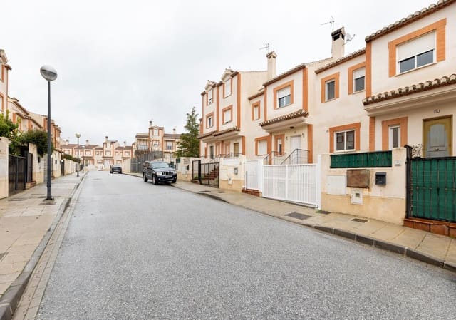 3 makuuhuone Rivitalo myytävänä paikassa Atarfe mukana uima-altaan - 240 000 € (Ref: 9605233)