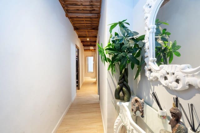 5 bedroom Flat for sale in Camino de Ronda - Rosaleda, Granada city - € 330,000 (Ref: 9605235)