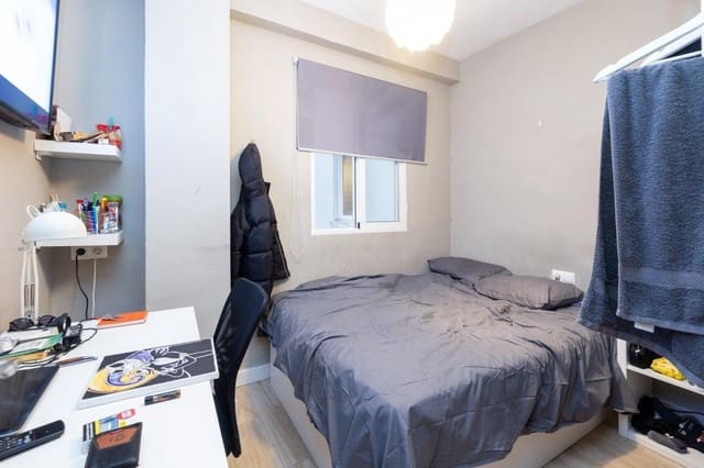 5 bedroom Flat for sale in Camino de Ronda - Rosaleda, Granada city - € 330,000 (Ref: 9605235)