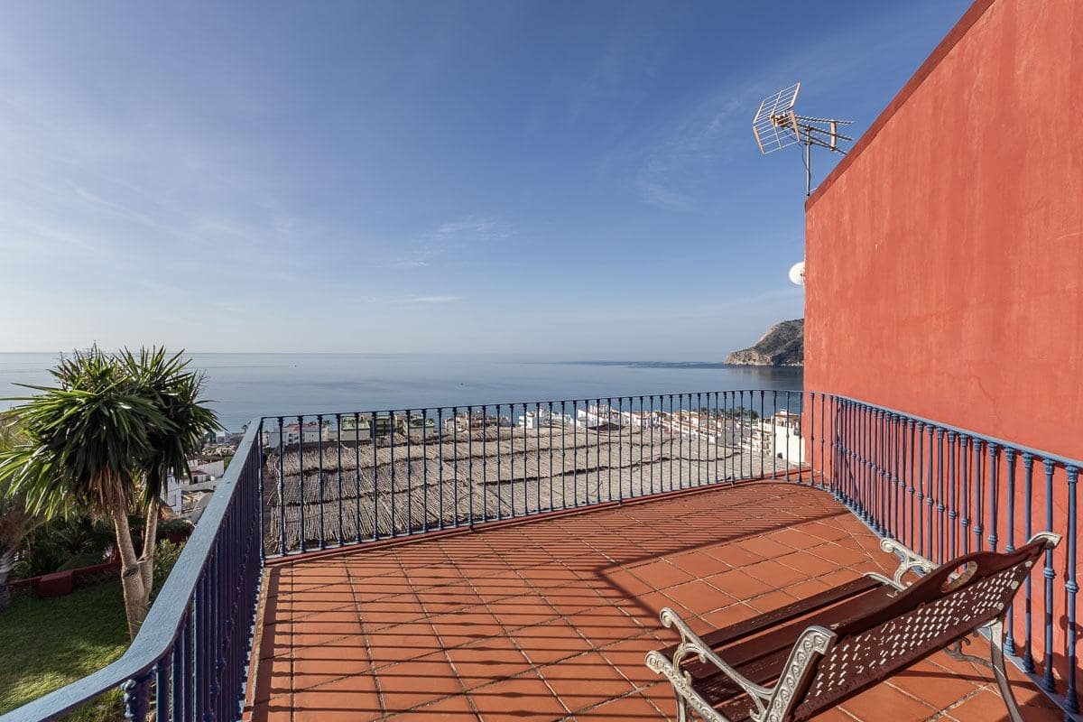 Chalet de 7 habitaciones en La Herradura en venta con piscina garaje - 1.690.000 € (Ref: 9605245)