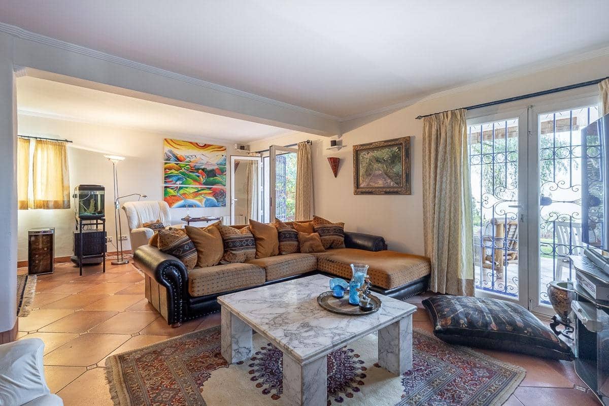 Chalet de 7 habitaciones en La Herradura en venta con piscina garaje - 1.690.000 € (Ref: 9605245)