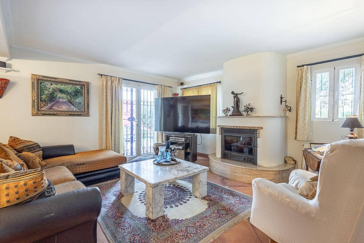 Chalet de 7 habitaciones en La Herradura en venta con piscina garaje - 1.690.000 € (Ref: 9605245)