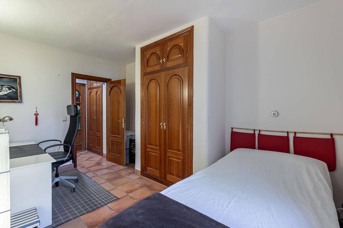 Chalet de 7 habitaciones en La Herradura en venta con piscina garaje - 1.690.000 € (Ref: 9605245)