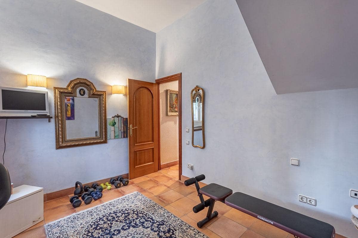 Chalet de 7 habitaciones en La Herradura en venta con piscina garaje - 1.690.000 € (Ref: 9605245)