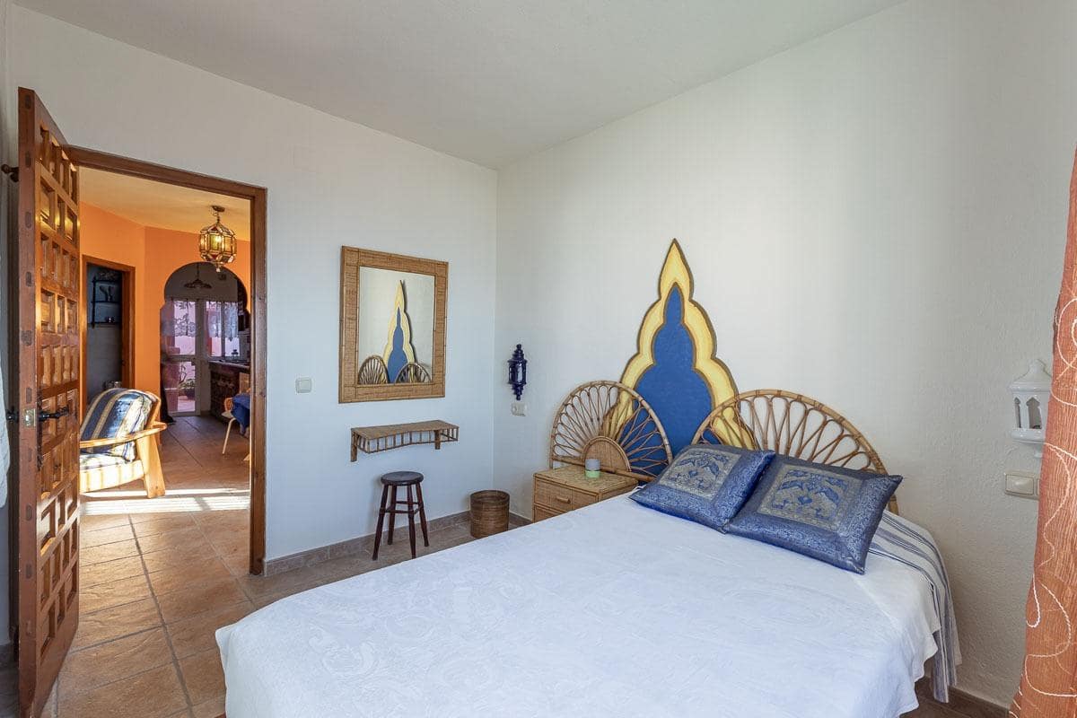 Chalet de 7 habitaciones en La Herradura en venta con piscina garaje - 1.690.000 € (Ref: 9605245)