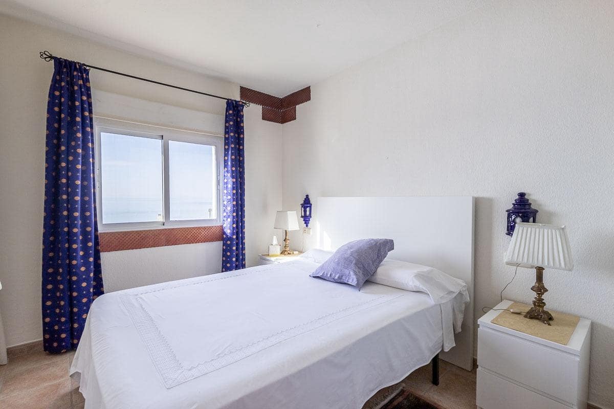 Chalet de 7 habitaciones en La Herradura en venta con piscina garaje - 1.690.000 € (Ref: 9605245)