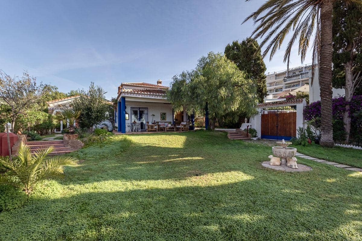 Chalet de 7 habitaciones en La Herradura en venta con piscina garaje - 1.690.000 € (Ref: 9605245)