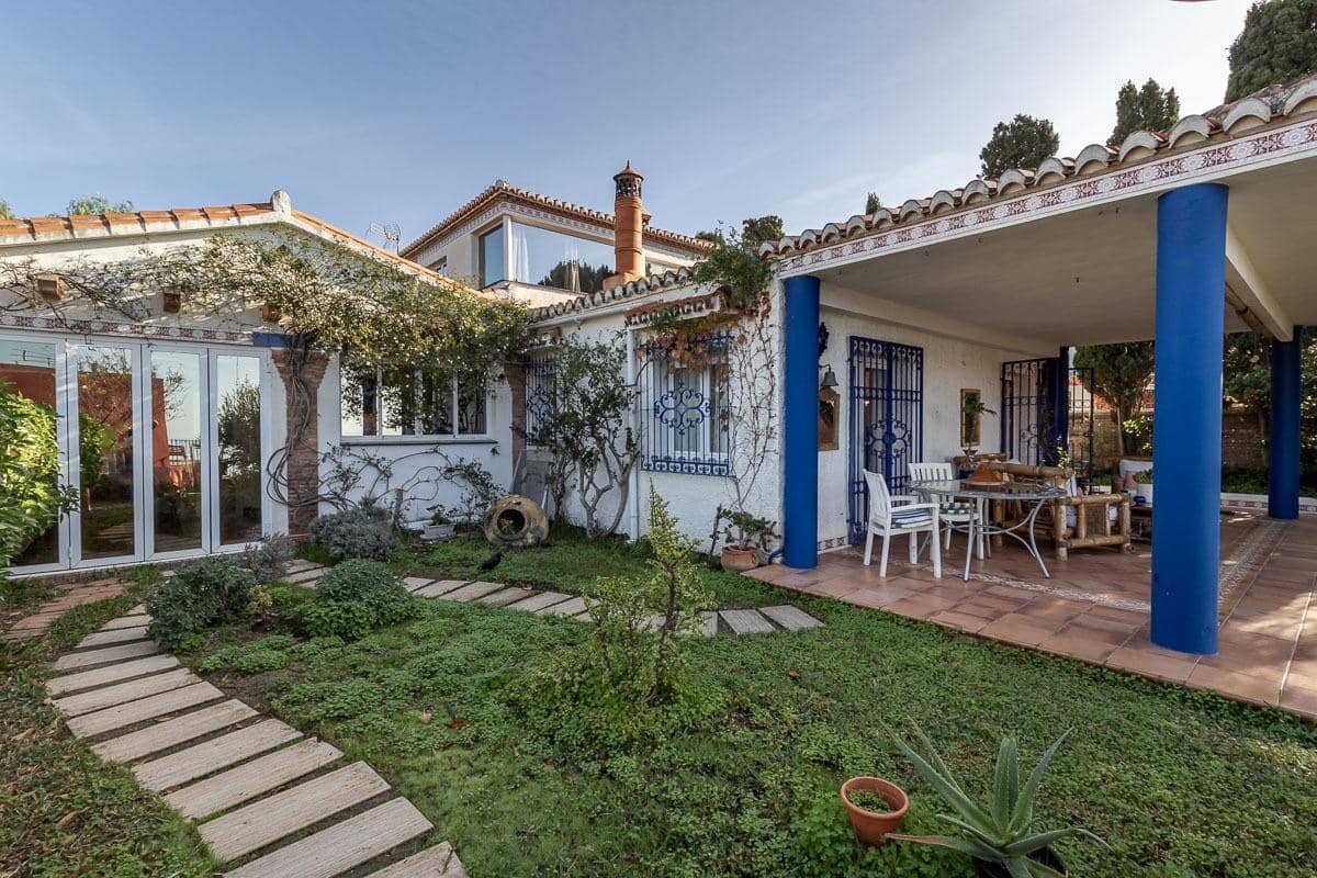 Chalet de 7 habitaciones en La Herradura en venta con piscina garaje - 1.690.000 € (Ref: 9605245)