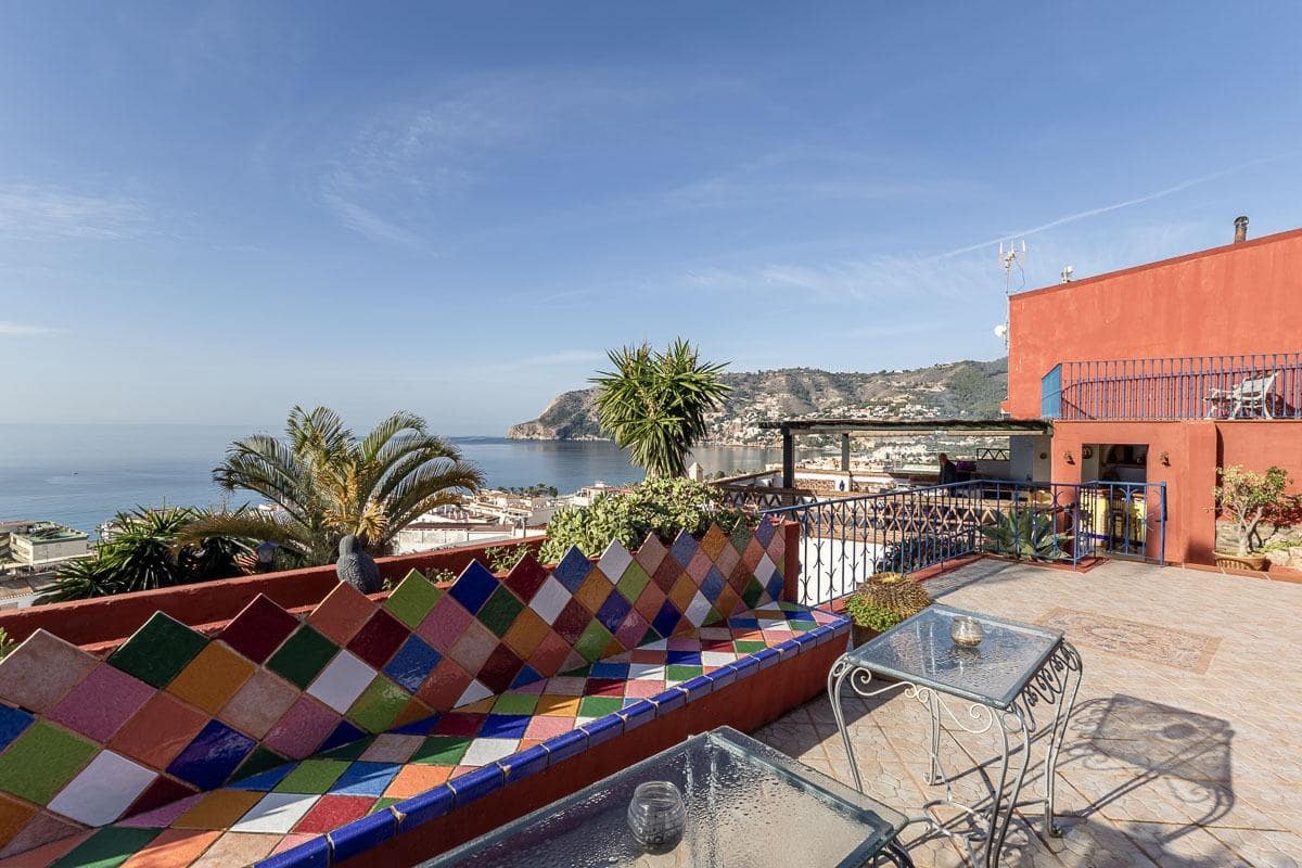 Chalet de 7 habitaciones en La Herradura en venta con piscina garaje - 1.690.000 € (Ref: 9605245)