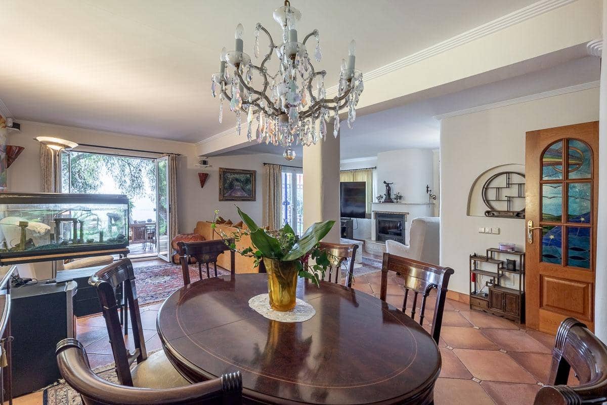 Chalet de 7 habitaciones en La Herradura en venta con piscina garaje - 1.690.000 € (Ref: 9605245)