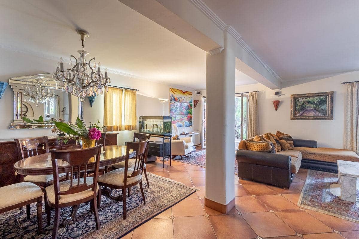 Chalet de 7 habitaciones en La Herradura en venta con piscina garaje - 1.690.000 € (Ref: 9605245)