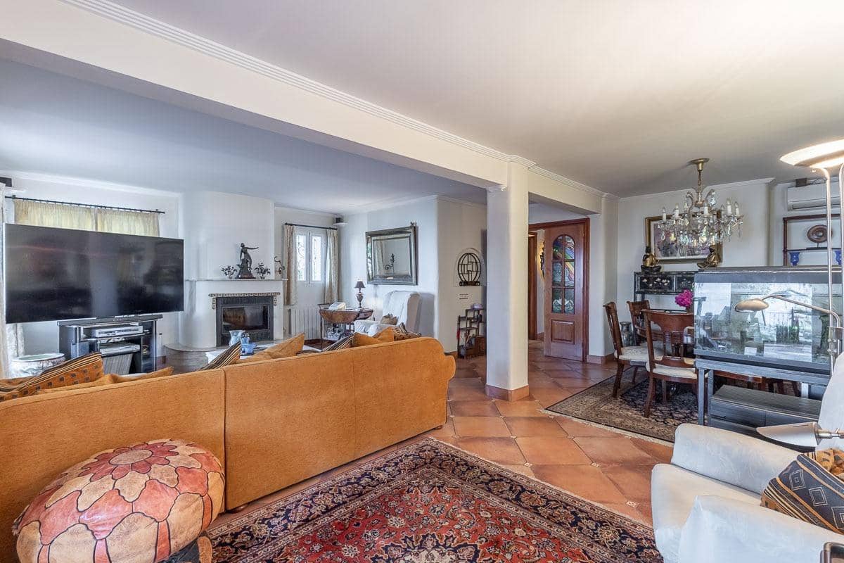 Chalet de 7 habitaciones en La Herradura en venta con piscina garaje - 1.690.000 € (Ref: 9605245)